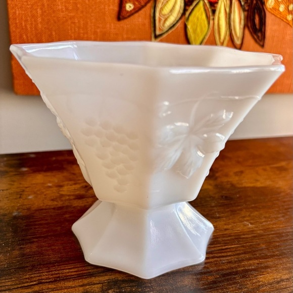 Vintage| White Milk Glass Octagon Shape 60s Pedestal Vase 5” - Picture 5 of 5